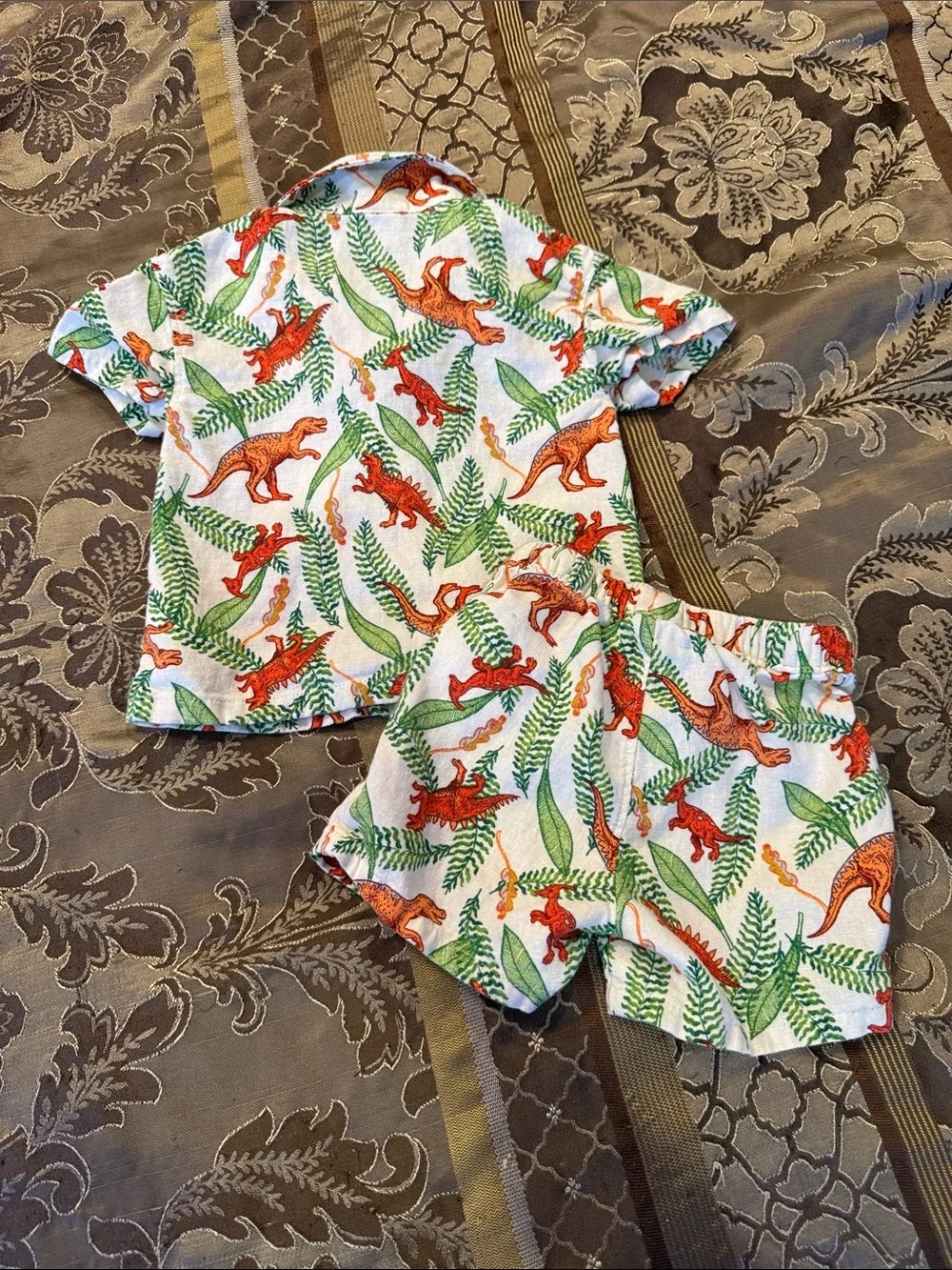 Old Navy size 12m